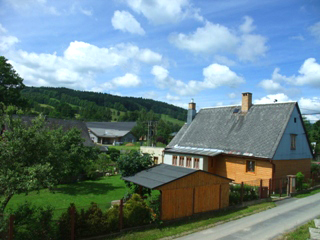 Cottage Apartmá V Oblouku is located in village Lipová-lázně in Jeseniky